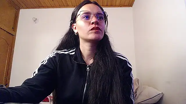 Shanel Lozano online show from June 4, 5:30 pm