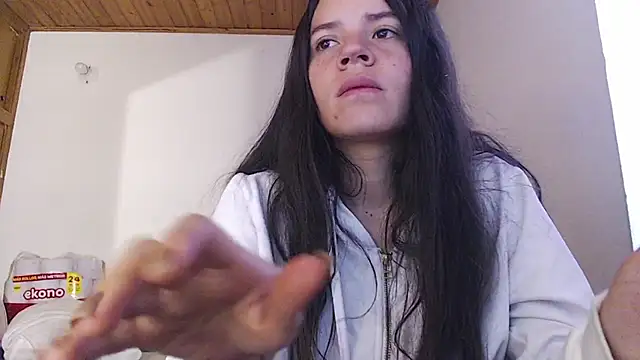 Shanel Lozano online show from June 12, 3:33 pm