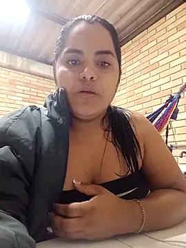 Snapshot of Isabel_3 chatting on February 16, 12:40 am Isabel 3 online show from February 16, 12:40 am