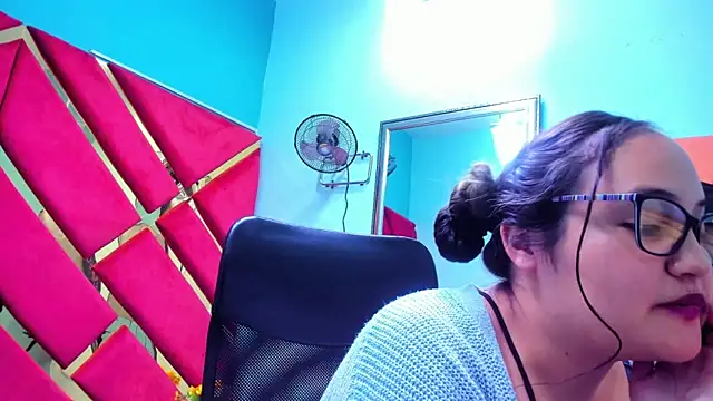 MiaRouss69 online show from February 19, 4:30 am