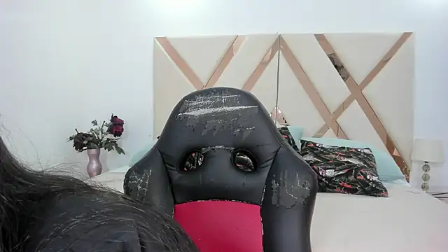 Snapshot of rousse_stonss chatting on April 7, 11:54 am rousse stonss online show from April 7, 11:54 am