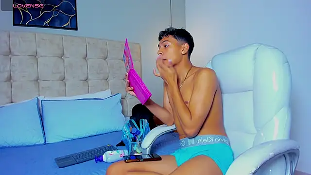 twink royale18 online show from February 2, 5:44 pm