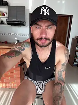 Snapshot of FrancoRossi_ chatting on February 5, 1:27 pm FrancoRossi online show from February 5, 1:27 pm