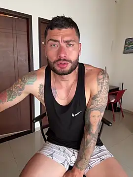 Snapshot of FrancoRossi_ chatting on February 8, 8:56 pm FrancoRossi online show from February 8, 8:56 pm