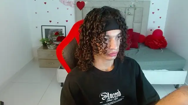 Snapshot of Axel_fox77 chatting on February 27, 11:27 pm Axel fox77 online show from February 27, 11:27 pm
