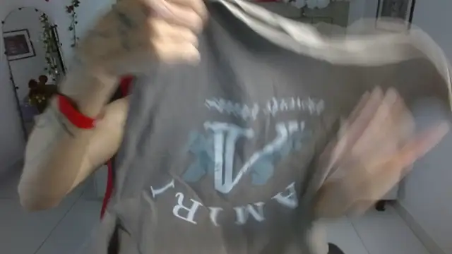 Snapshot of Axel_fox77 chatting on May 26, 12:50 am Axel fox77 online show from May 26, 12:50 am