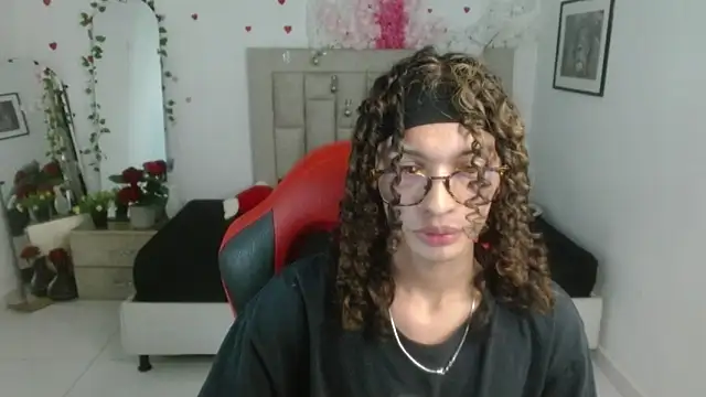 Snapshot of Axel_fox77 chatting on June 8, 1:28 am Axel fox77 online show from June 8, 1:28 am