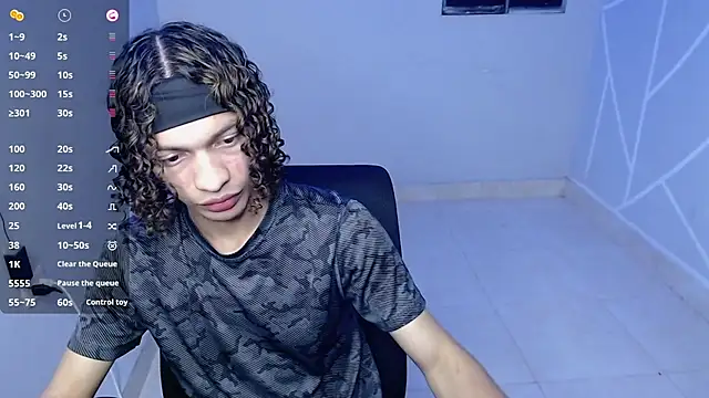 Snapshot of Axel_fox77 chatting on July 17, 1:01 am Axel fox77 online show from July 17, 1:01 am