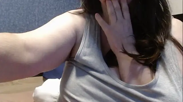 Snapshot of Santanna77 chatting on February 8, 8:42 am Santanna77 online show from February 8, 8:42 am