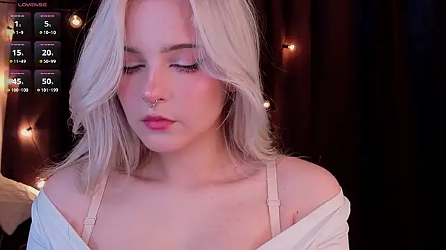 ShyniAlice online show from February 4, 4:18 am