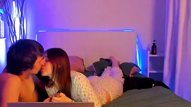 Snapshot of Santythousand chatting on February 12, 5:30 pm Santythousand online show from February 12, 5:30 pm