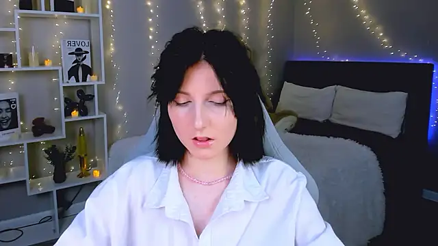 KikaOsterman online show from February 2, 6:50 pm