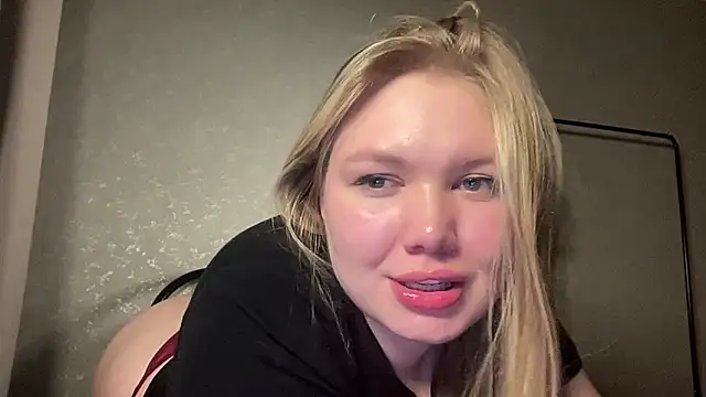 cutiejulie  online show from February 16, 3:13 am