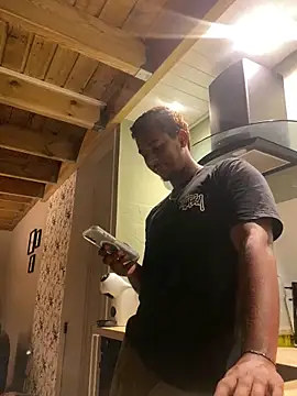 Snapshot of Axel_black10 chatting on February 13, 9:44 pm Axel black10 online show from February 13, 9:44 pm