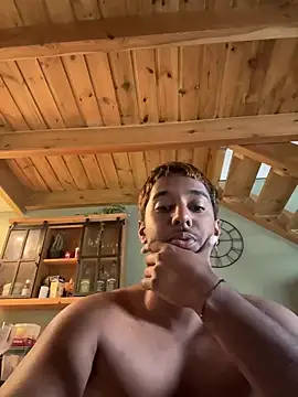 Snapshot of Axel_black10 chatting on February 19, 5:58 am Axel black10 online show from February 19, 5:58 am