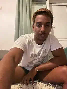 Snapshot of Axel_black10 chatting on February 23, 12:13 pm Axel black10 online show from February 23, 12:13 pm