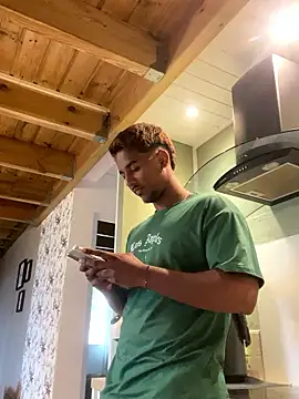 Snapshot of Axel_black10 chatting on February 28, 9:10 am Axel black10 online show from February 28, 9:10 am