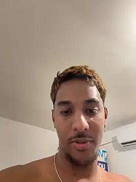 Snapshot of Axel_black10 chatting on March 4, 6:58 pm Axel black10 online show from March 4, 6:58 pm