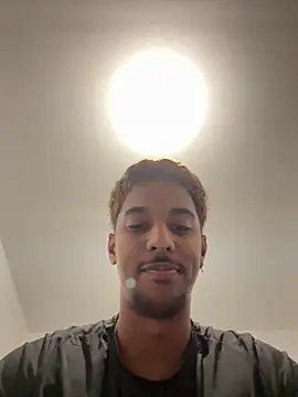 Snapshot of Axel_black10 chatting on March 5, 8:43 am Axel black10 online show from March 5, 8:43 am