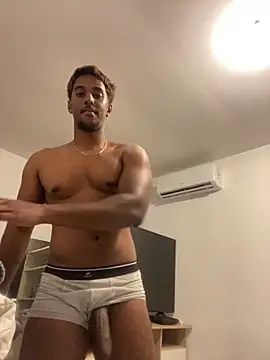 Snapshot of Axel_black10 chatting on March 6, 1:07 pm Axel black10 online show from March 6, 1:07 pm