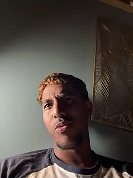 Snapshot of Axel_black10 chatting on March 8, 10:35 pm Axel black10 online show from March 8, 10:35 pm