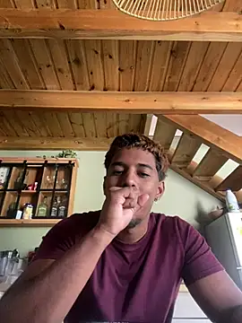 Snapshot of Axel_black10 chatting on March 10, 7:46 am Axel black10 online show from March 10, 7:46 am