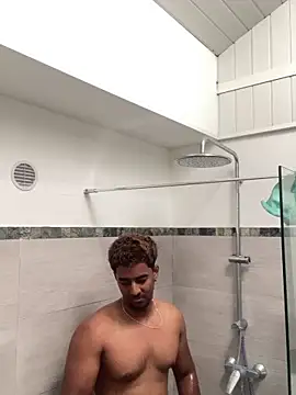 Snapshot of Axel_black10 chatting on March 15, 9:37 am Axel black10 online show from March 15, 9:37 am