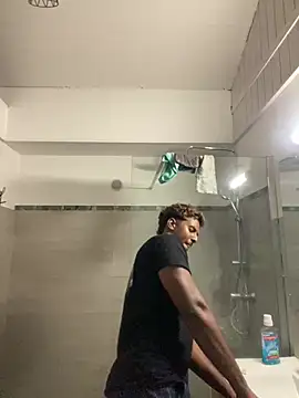 Snapshot of Axel_black10 chatting on March 16, 5:28 pm Axel black10 online show from March 16, 5:28 pm