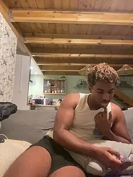 Snapshot of Axel_black10 chatting on March 20, 7:52 pm Axel black10 online show from March 20, 7:52 pm