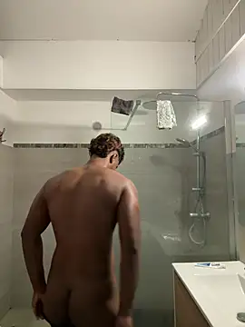 Snapshot of Axel_black10 chatting on March 28, 3:33 pm Axel black10 online show from March 28, 3:33 pm