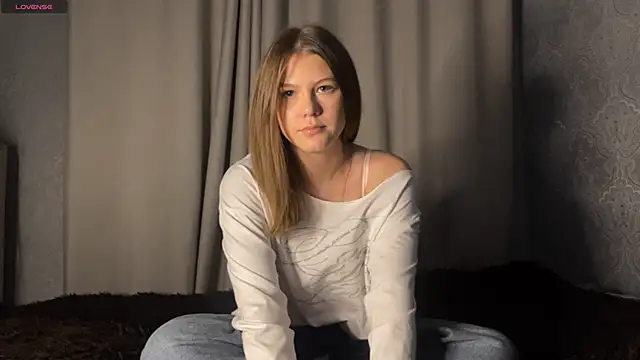 Snapshot of lilkaryne chatting on February 16, 3:41 pm lilkaryne online show from February 16, 3:41 pm