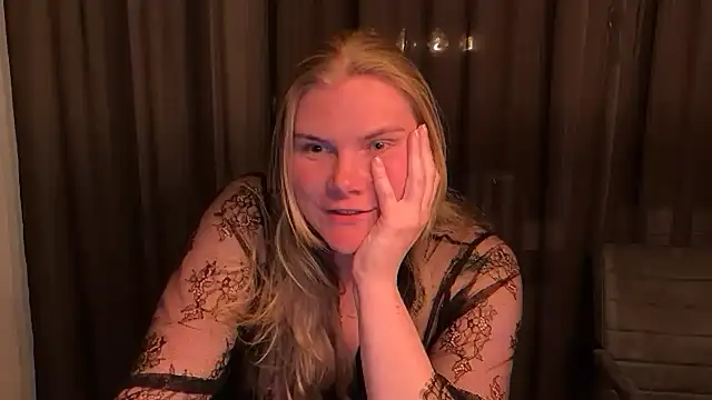 SexyBlondJoanna online show from March 22, 8:01 pm