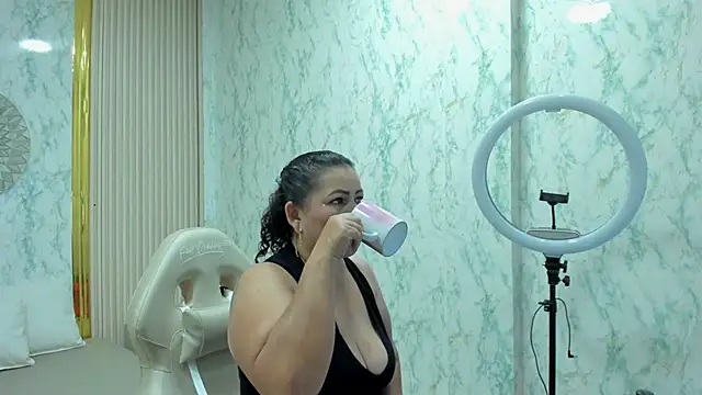 Snapshot of AnaVelveet chatting on January 11, 3:44 am AnaVelveet online show from January 11, 3:44 am