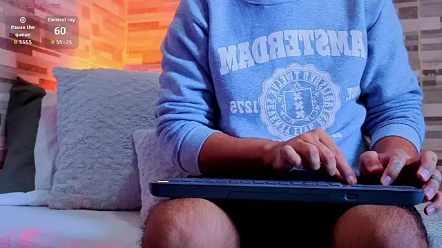 Snapshot of joelcallvil1 chatting on March 25, 2:45 pm joelcallvil1 online show from March 25, 2:45 pm