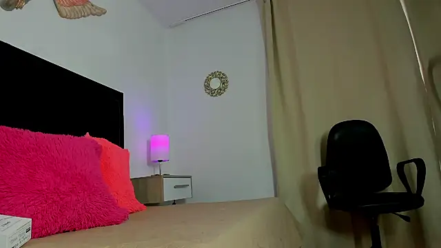 Snapshot of Natalye_23 chatting on March 27, 10:31 pm Natalye 23 online show from March 27, 10:31 pm