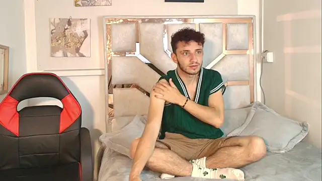 Curlystartt online show from January 17, 12:32 pm