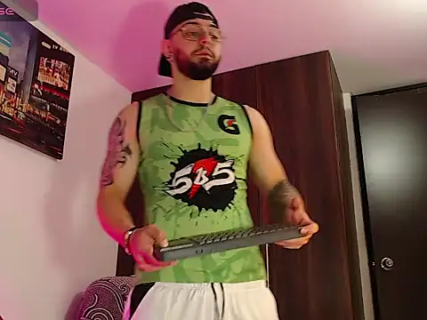 Snapshot of Axel_Stton chatting on April 15, 1:07 pm Axel Stton online show from April 15, 1:07 pm