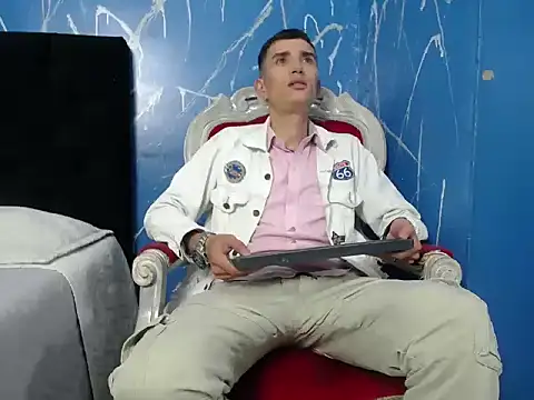 Iam Smith  online show from February 10, 3:32 am