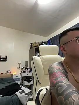 Snapshot of barry02082147 chatting on December 19, 1:18 pm barry02082147 online show from December 19, 1:18 pm