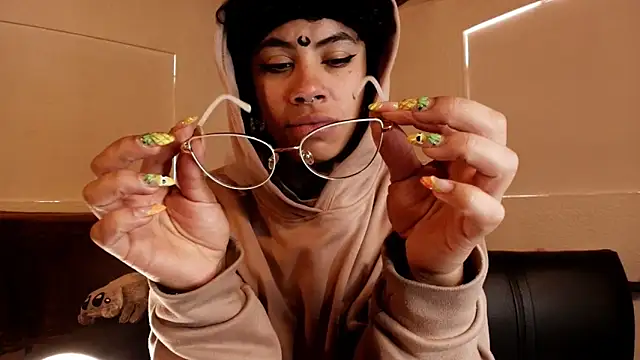 Canela Osada  online show from February 5, 4:11 pm