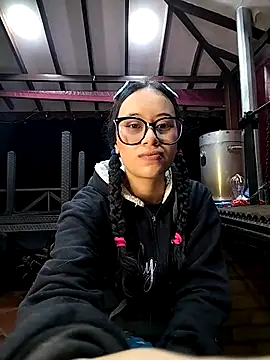 l0lita emi online show from February 11, 10:09 am