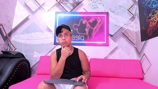 Roman cute online show from February 3, 6:40 am