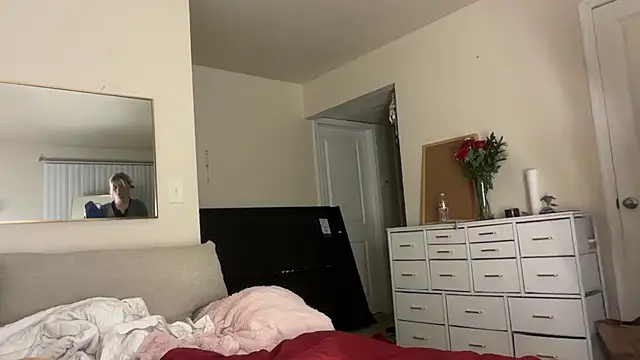 Snapshot of blondebunny999_999 chatting on February 16, 1:24 am blondebunny999 999 online show from February 16, 1:24 am