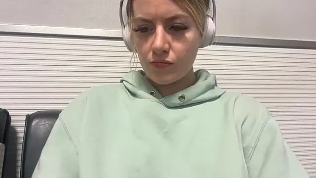 Snapshot of blondebunny999_999 chatting on March 20, 11:09 pm blondebunny999 999 online show from March 20, 11:09 pm