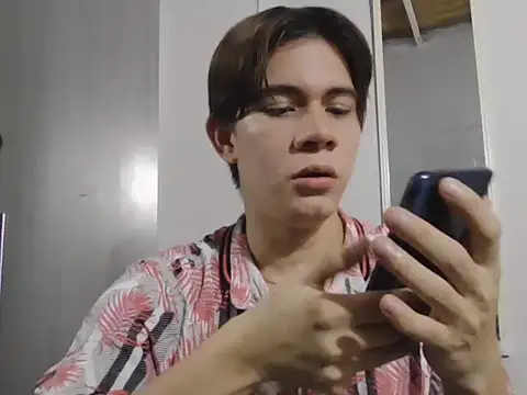 DereckTwink online show from February 11, 7:35 am