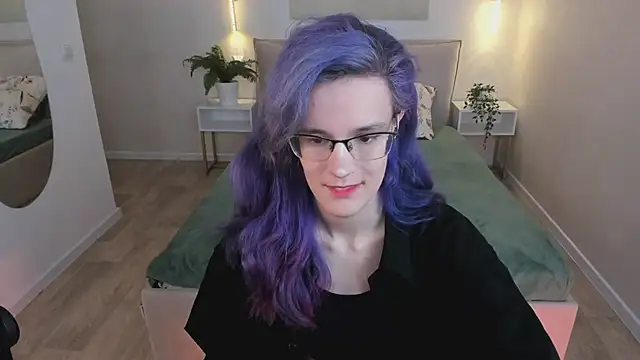 AuraLaunni online show from June 27, 7:35 am