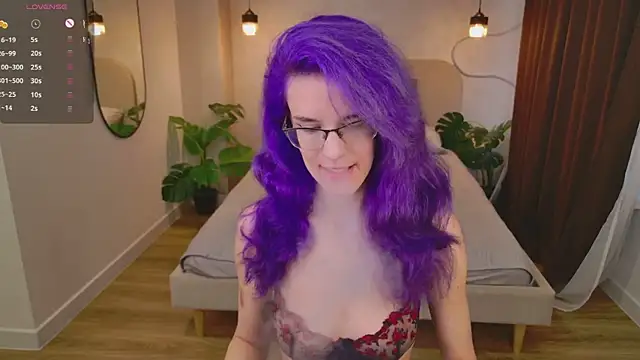 AuraLaunni online show from July 21, 7:32 am