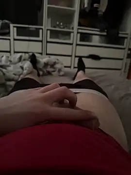 Snapshot of NotatingGrinder chatting on March 6, 10:01 am NotatingGrinder online show from March 6, 10:01 am