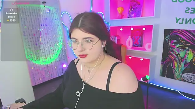 Snapshot of Siena_aa chatting on April 28, 8:47 pm Siena aa online show from April 28, 8:47 pm