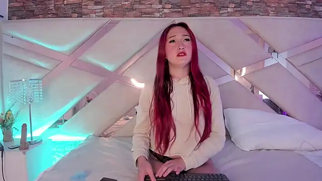 gemma roberts  online show from April 1, 2:23 am